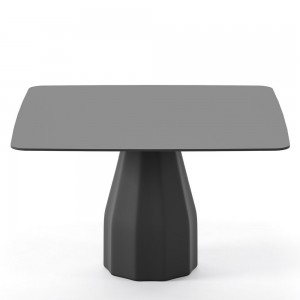 Mesa Burin comedor de Viccarbe. Mobilario de diseño para interiores. Hecha en madera tallada.