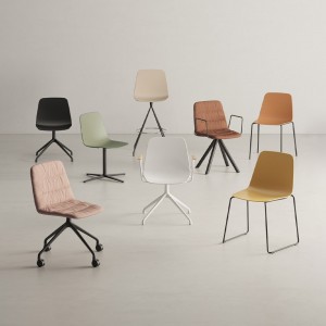 Silla Maarten plástico con base de acero. Mobilario ideal para interiores.