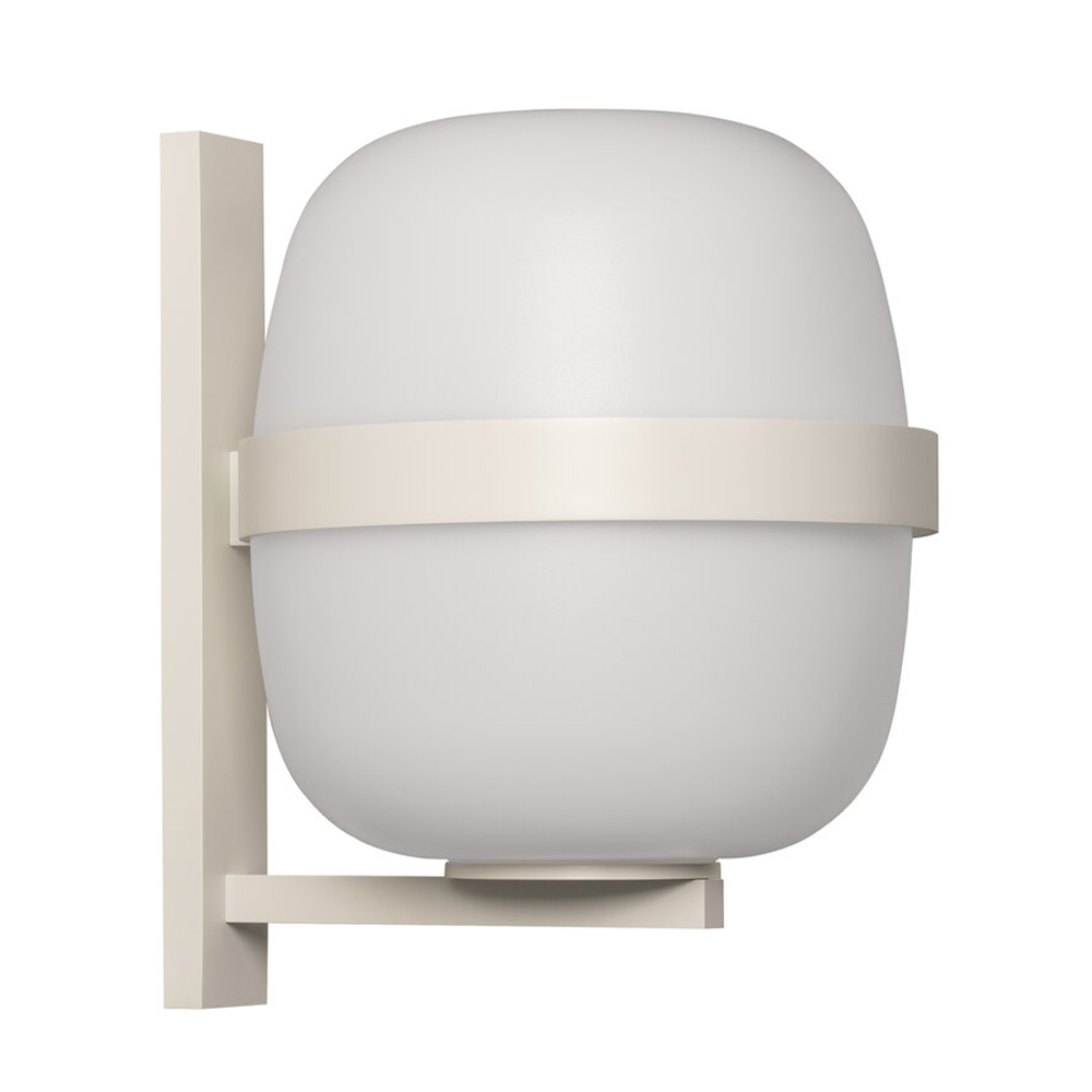 Aplique Wally Cestita de Santa & Cole. Lámparas diseño moderno aptas para exteriores.