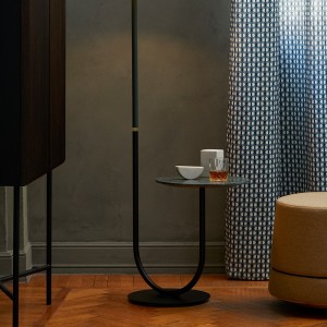 Lámpara de pie Martinique de Contardi con un diseño único, moderno y elegante.