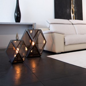 Lámpara de suelo Muse Lantern de Contardi con diseño elegante, vanguardista y moderno.