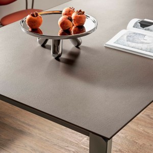 Mesa Cruz Cerámica o Mármol de Bontempi. Muebles modernos de diseño italiano.