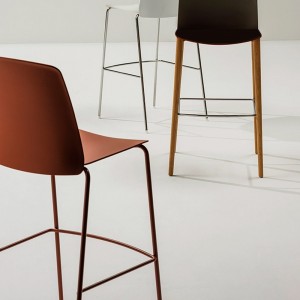 Taburete Mixu Acero Arper. Taburetes modernos de diseño ideal para contrac.