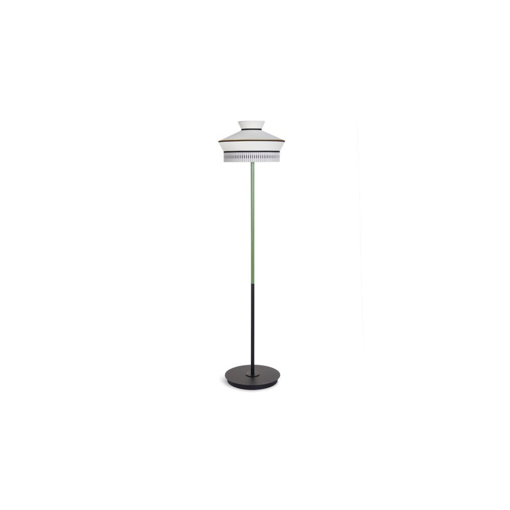 Lámpara pie Martinque exterior Contardi con un diseño único, moderno y elegante.