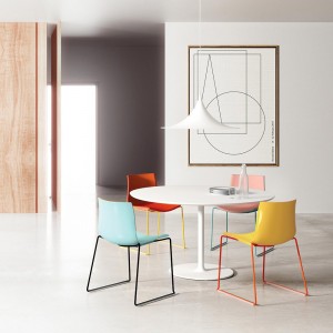 Silla Catifa 46 polipropileno patín Arper. Silla moderna para contract.