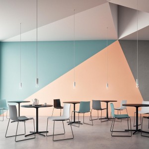 Silla Catifa 46 polipropileno patín Arper. Silla moderna para contract.