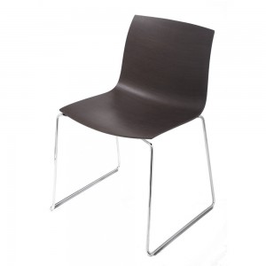 Silla Catifa 46 madera patín Arper. Mobiliario para hogar y contract.