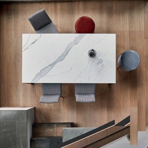 Mesa Mirage con sobre de marmol o cerámica de Bontempi. Mesa de diseño italiano.