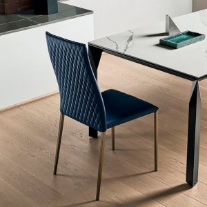 Mesa Mirage con sobre de marmol o cerámica de Bontempi. Mesa de diseño italiano.