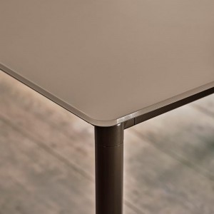 Mesa Moon Rectangular de Bontempi. Catálogo de mesas fijas o extensibles de diseño italiano.
