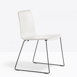 Silla Inga 5663/5669 de Pedrali. Sillas de diseño. Sillas tapizadas de comedor.