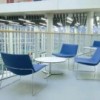 Butaca Catifa 60 Lounge tapizada patín Arper. Ideal para interiores.