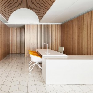 Silla Duna 02 ruedas Arper. Diseño moderno para hogar y contract.