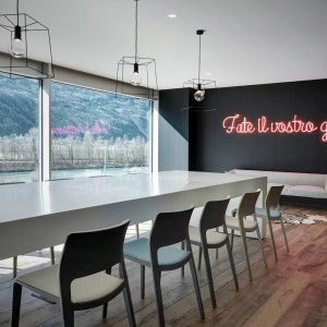 Silla Juno 02 polipropileno cojín Arper. Sillas para interiores modernas.