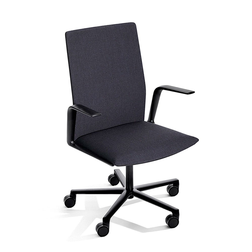 Silla Kinesit tapizada ruedas Arper. Sillas giratorias con ruedas de oficina.