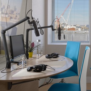 Silla Kinesit araña ruedas Arper. Diseño con ruedas para oficina.