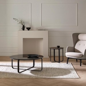 Mesa auxiliar Clik Cruceta versátil para espacios interiores de Kendo.