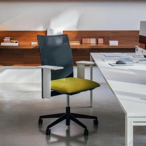 Silla Planesit Arper. Sillas giratorias con ruedas de oficina.