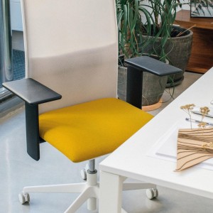 Silla Planesit Arper. Sillas giratorias con ruedas de oficina.