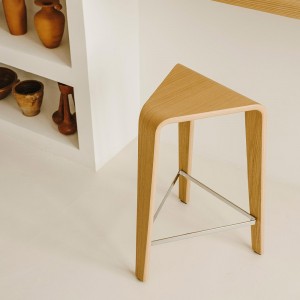 Taburete Ply de Arper. Taburetes contract de madera para interiores.