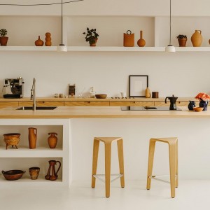 Taburete Ply de Arper. Taburetes contract de madera para interiores.