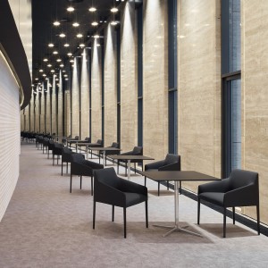 Sillón Saari metal Arper. Muebles modernos para hogar o contract.