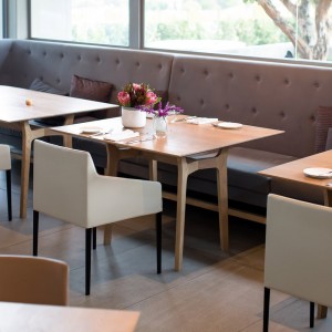 Sillón Saari metal Arper. Muebles modernos para hogar o contract.