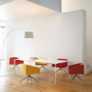 Sillón Saari giratoria Arper. Sillón moderno ideales para oficinas.