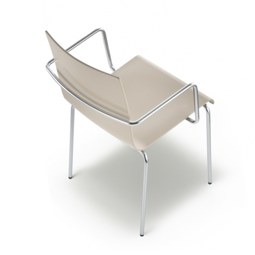 Sillón Kuadra XL 2404 de Pedrali. Sillas de diseño moderno. Sillas plásticas.