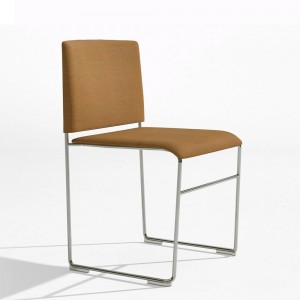 Silla Stacy tapizada Arper. Diseño moderno para interiores.