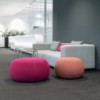 Puff Pix de Arper. Muebles modernos de diseño. Puff para salón tapizado.