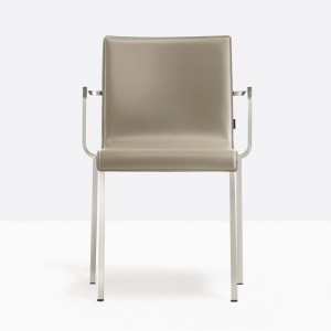 Sillón Kuadra XL 2462 de Pedrali. Sillas de diseño. Sillas con brazos tapizadas.