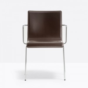Sillón Kuadra XL 2464 de Pedrali. Sillas de diseño. Sillas tapizadas den cuero.