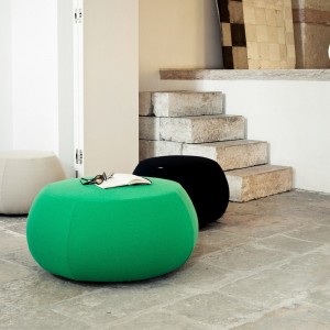 Puff Pix Outdoor Arper. Diseño para terrazas o jardines tapizado.