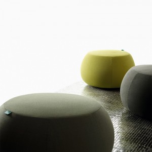Puff Pix Outdoor Arper. Diseño para terrazas o jardines tapizado.