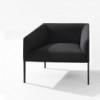 Sillón Saari ancho metal Arper. Amplio diseño moderno de mueble para salón.