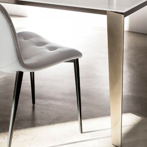 Silla Kuga Acero de Bontempi. Sillas de comedor o salón de diseño italiano.