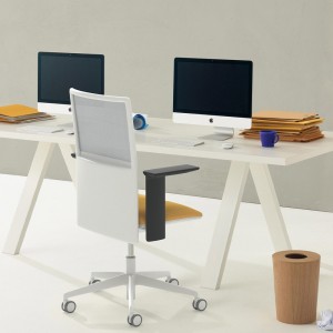 Mesa Cross Arper. Mesas fijas modernas ideales para oficina y hogar.