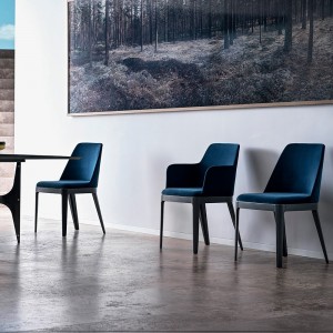 Sillón Margot Madera de Bontempi. Sillones tapizados en ecopiel o piel de diseño.