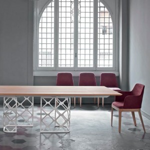 Sillón Margot Madera de Bontempi. Sillones tapizados en ecopiel o piel de diseño.