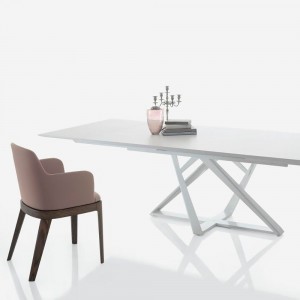 Sillón Margot Madera de Bontempi. Sillones tapizados en ecopiel o piel de diseño.