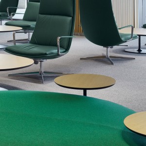 Mesa Auxiliar Dizzie Madera Arper. Muebles para hogar y contract de diseño.