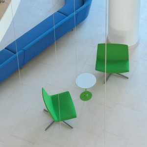 Mesa Auxiliar Dizzie Laminado Arper. Muebles para hogar y contract de diseño.