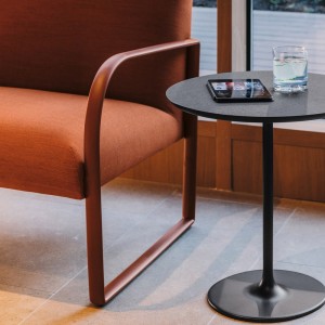 Mesa Auxiliar Dizzie Laminado Arper. Muebles para hogar y contract de diseño.