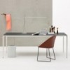 Mesa Nuur rectangular Arper. Mesas de diseño para oficinas y hogar.