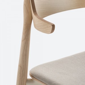 Sillon Nemea 2826 de Pedrali. Sillas de diseño. Sillas de madera moderna.