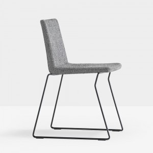 Silla Osaka 5724 de Pedrali. Sillas de diseño. Sillas tapizadas contract.