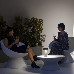 Mesa centro Coffee con luz para exteriores Fade de Plust Collection.