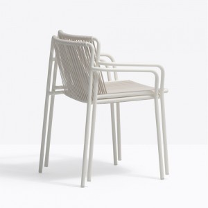 Sillón Tribeca 3665 de Pedrali. Sillas para exterior. Sillas metálicas.