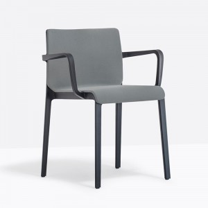 Sillón Volt 676 de Pedrali. Sillas de diseño. Sillones modernos de polipropileno.